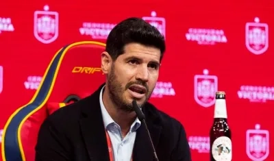 El director de la selección masculina de fútbol, Albert Luque.