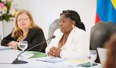 Francia Márquez y la directora del ICBF, Astrid Cáceres Cárdenas, en el primer consejo directivo del organismo.