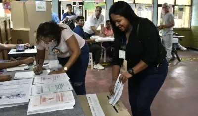 Mesa de votación del colegio Inem, en Soledad.
