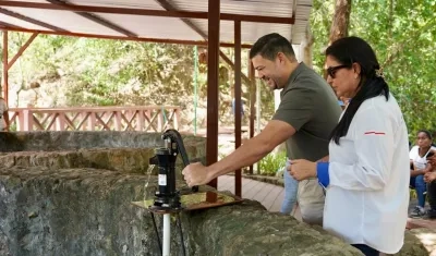 El gerente de 'Parques para la Gente', Jorge Ávila y la secretaria de Infraestructura, Nury Logreira.