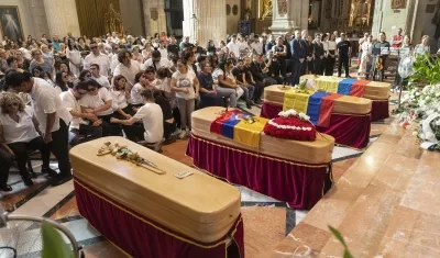 Sepelio de colombianos muertos en incendio en España.