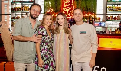 Susana Osorio, directora de la fundación; Bernardo Mancini, CEO de Santa Cabrona, y acompañantes. 