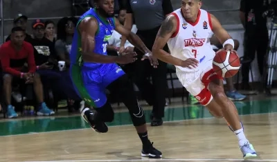 Titanes jugando contra Cimarrones en Barranquilla.