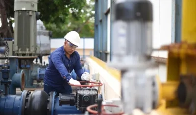 Operarios de Triple A en sus labores.