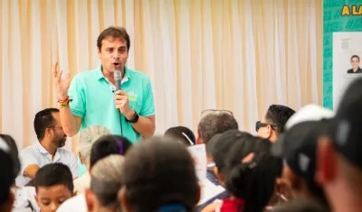 El candidato Alfredo Varela en su encuentro en el estadero Pueblito Viejo de Sabanalarga