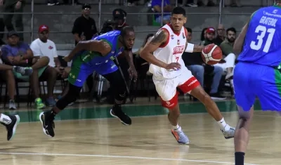 Jhornan Zamora jugando hace unos días en el coliseo Elías Chegwin.