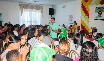 El candidato a la Gobernación Alfredo Varela en la reunión que presidió en Palmar de Varela