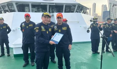 Entrega del certificado al buque ARC "Simón Bolívar"