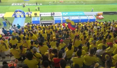 Hinchas de la selección en el estadio.