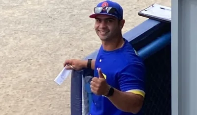 José Mosquera desde el dugout de la selección Colombia.