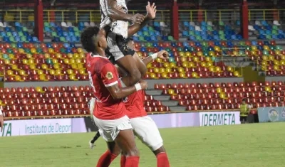 Acción del encuentro entre Llaneros y Barranquilla FC, en Villavicencio. 