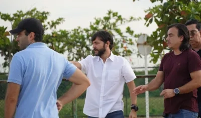 El alcalde Jaime Pumarejo en el recorrido de las obras de la tercera etapa del Gran Malecón