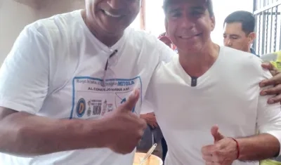 El candidato al Concejo Moisés Imitola, con el aspirante a la Alcaldía de Barranquilla Alex Char