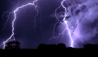 Imagen de referencia de varias descargas eléctricas