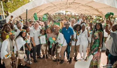 El director de la ANT, Gerardo Vega, y miembros del Consejo Comunitario Ma Kankamaná.