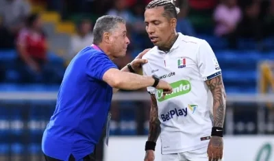 Pedro Sarmiento, técnico del Once Caldas, y Dayro Moreno.  