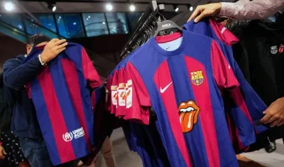 La camiseta edición especial del Barcelona con el logo de los Rolling Stones. 