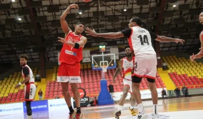 El venezolano Jhornan Zamora marcó 18 puntos para Titanes. 