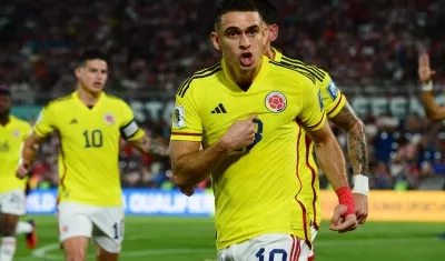 Borré celebra el gol ante Paraguay.