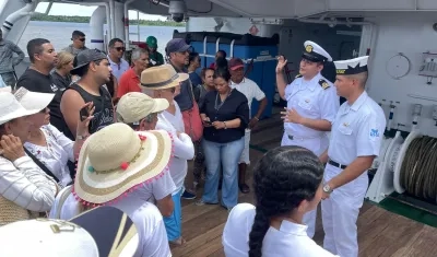 Visitantes en el buque ARC “Simón Bolívar”.