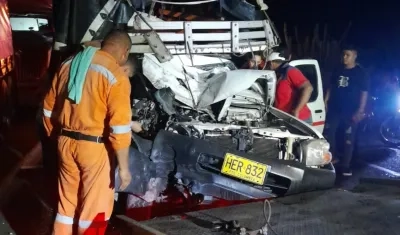 Camión donde se movilizaba la víctima mortal con su cuñado. 