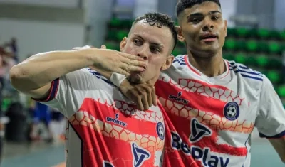 Anduver Zambrano fue la figura del encuentro al marcar tres goles. 