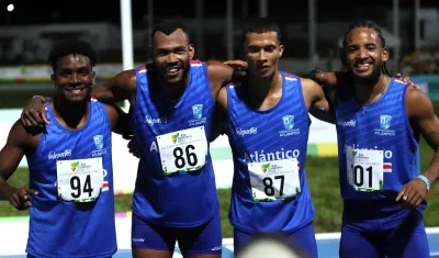 Anthony Zambrano con sus compañeros