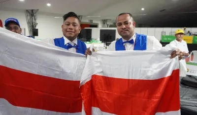 Lainiker Quiñones y Jesús de la Hoz celebrando su medalla de oro en los Juegos Nacionales.