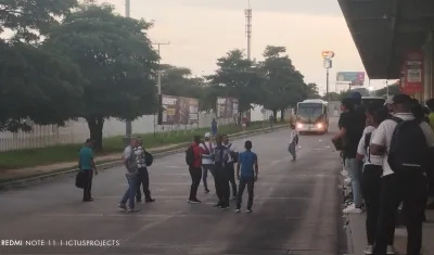 Bloqueo en el Portal de Soledad en la tarde de este jueves. 