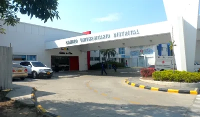 En UCI mujer herida a bala