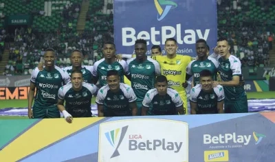 Jugadores del Deportivo Cali antes de un juego en la Liga Betplay.