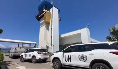 El camión de valores que aparece junto a las dos camionetas de la ONU.