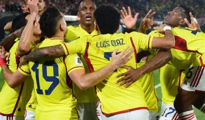 Los jugadores de la selección Colombia celebrando el gol de la victoria ante Paraguay.