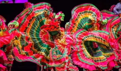 Danzas de Mónica Lindo.