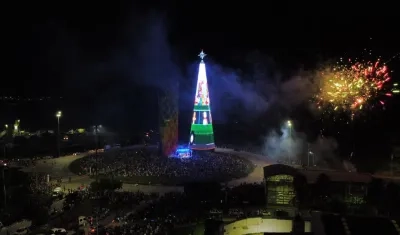 El árbol de Navidad en La Ventana al Mundo.