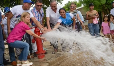 La Gobernadora Elsa Noguera inauguró la nueva línea de impulsión en Polonuevo.
