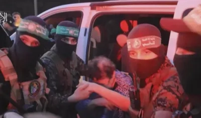 Hamás liberando a rehenes.