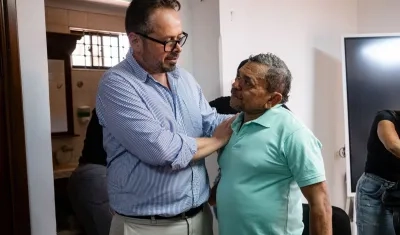 Carlos Ruiz Massieu, jefe de la ONU en Colombia y Luis Manuel Díaz.