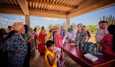 Astrid Cáceres Cárdenas, directora del ICBF, en La Guajira.