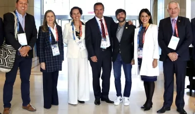 El Alcalde de Barranquilla, el presidente de Panam Sports, la Ministra de Deportes Astrid Rodríguez, el presidente del COC Ciro Solano, e integrantes de la delegación