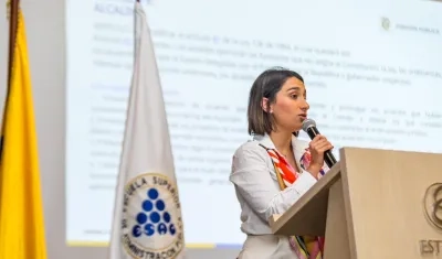 Laura Sarabia en la cumbre con alcaldes electos