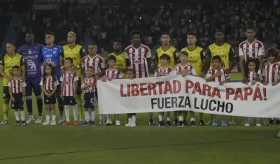 La pancarta que mostraron Junior y el Atlético Huila.