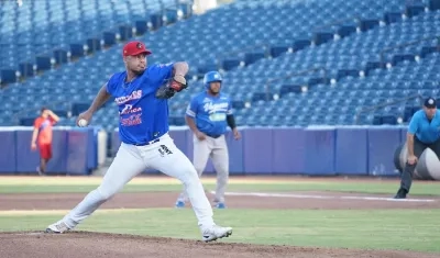 Omar Bencomo, lanzador venezolano de Caimanes, ganó el juego tras una labor de cinco entradas.