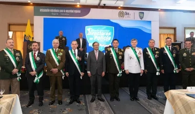 Gustavo Petro junto con los directores de policía de América Latina.
