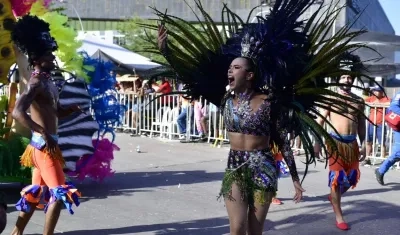 La ex reina de Carnaval, Natalia De Castro, bailando el mapalé.