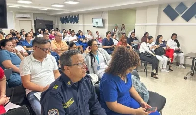 Reunión de trabajadores de la salud.