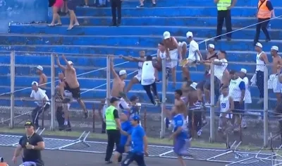 Riña en estadio de Brasil. 