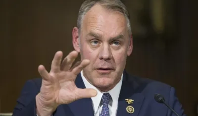 El representante Ryan Zinke. 