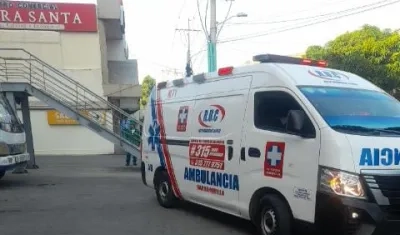 Una ambulancia llegó al lugar, pero la víctima ya no tenía signos vitales.