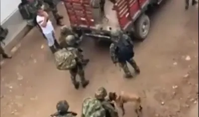 Uno de los camiones en los que fueron sacados los soldados.